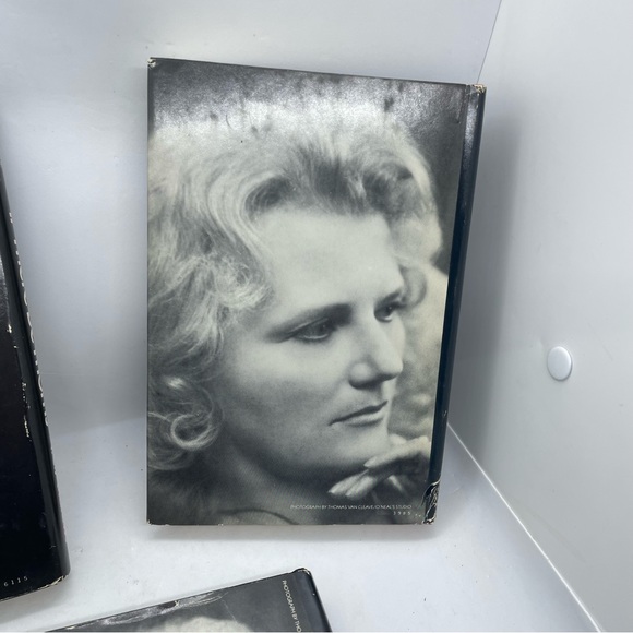 Lot of 3 V.C.Andrews novels. - Picture 7 of 14